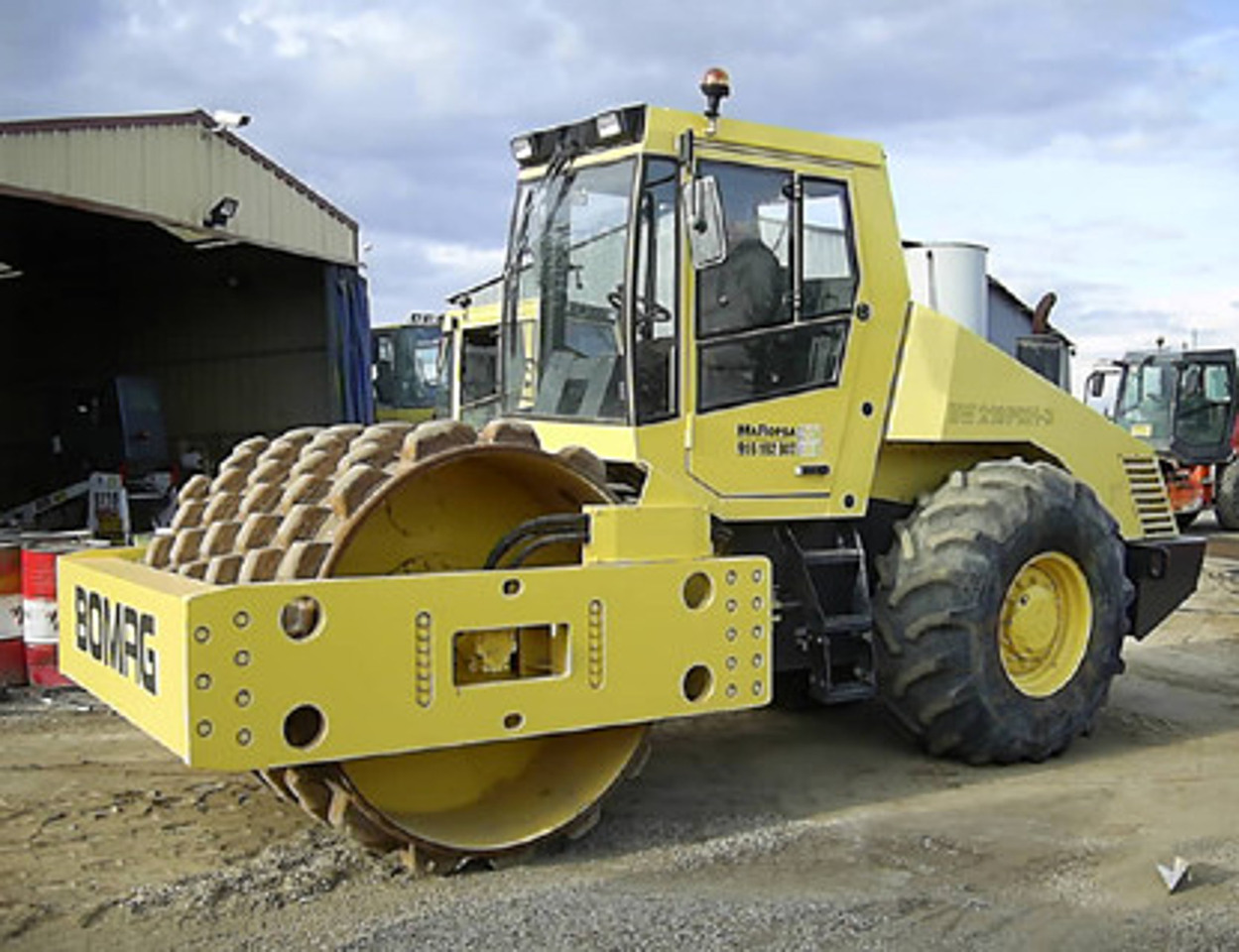 Autopropulsado Bomag BW 219PDH·3 - مدماج: صور 1 Autopropulsado Bomag BW 219PDH·3 - مدماج: صور 1