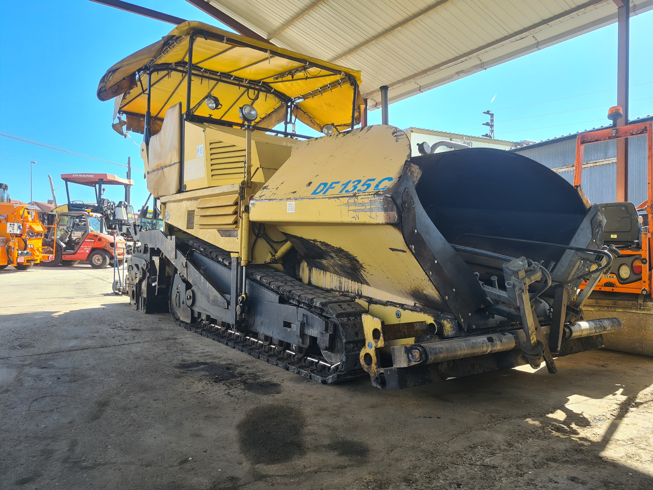 Extendedora de cadenas Demag DF 135C - العامل بالقار: صور 1 Extendedora de cadenas Demag DF 135C - العامل بالقار: صور 1