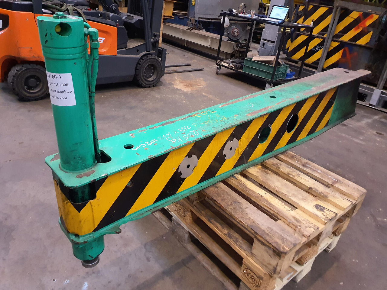 FAUN ATF 60-3 front outrigger beam with support cylinder - تعليق - موبايل كرين: صور 2 FAUN ATF 60-3 front outrigger beam with support cylinder - تعليق - موبايل كرين: صور 2