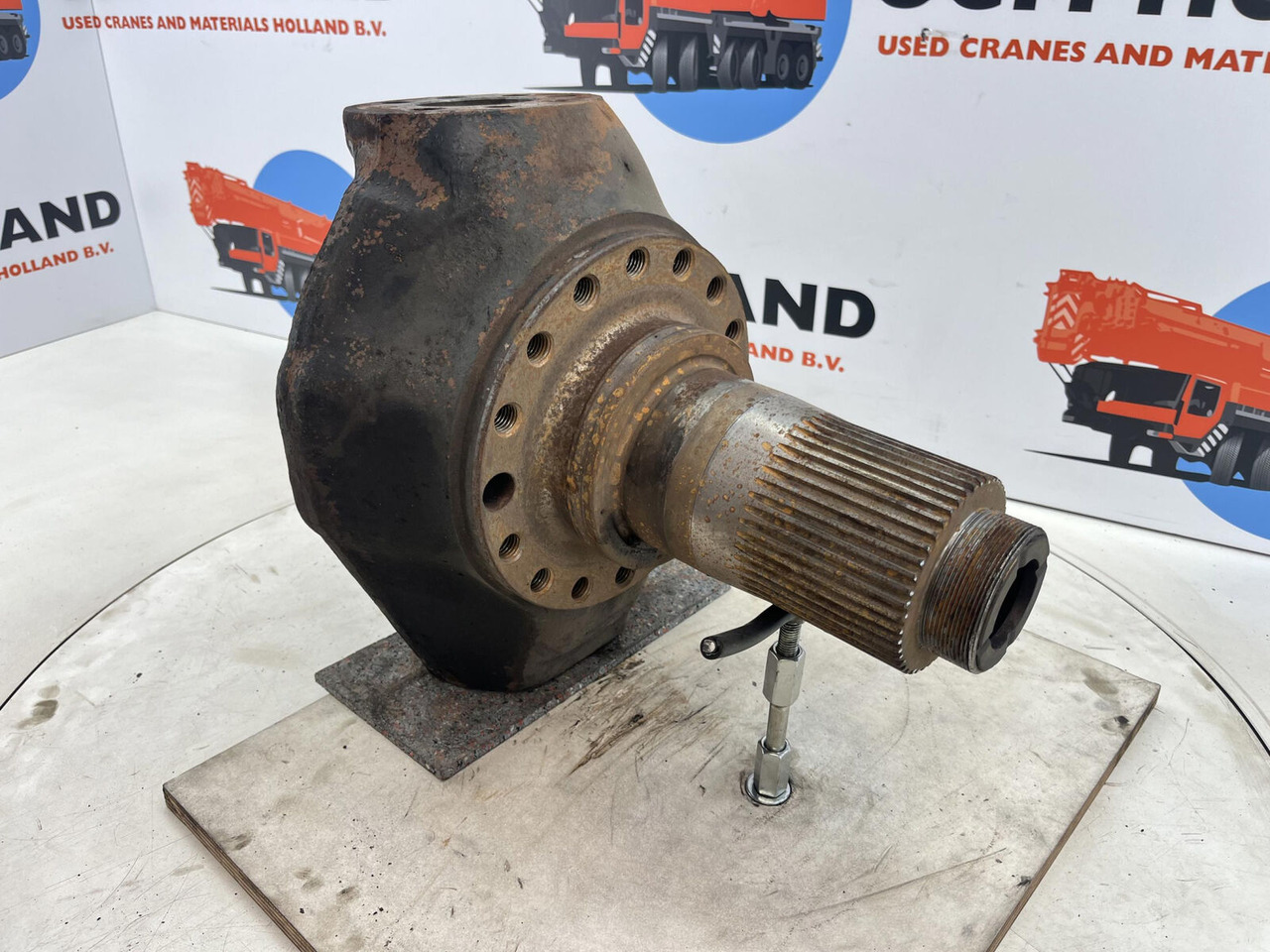 FAUN RTF 40 Steering knuckle 16 holes axle 3 - مفصل التوجيه - الرافعة: صور 3 FAUN RTF 40 Steering knuckle 16 holes axle 3 - مفصل التوجيه - الرافعة: صور 3