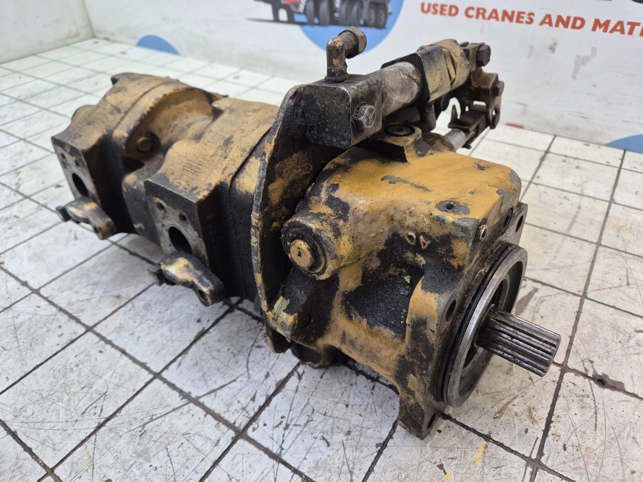 Grove 880 ATT PTO and Gear pump - مضخة هيدروليكية - موبايل كرين: صور 1 Grove 880 ATT PTO and Gear pump - مضخة هيدروليكية - موبايل كرين: صور 1