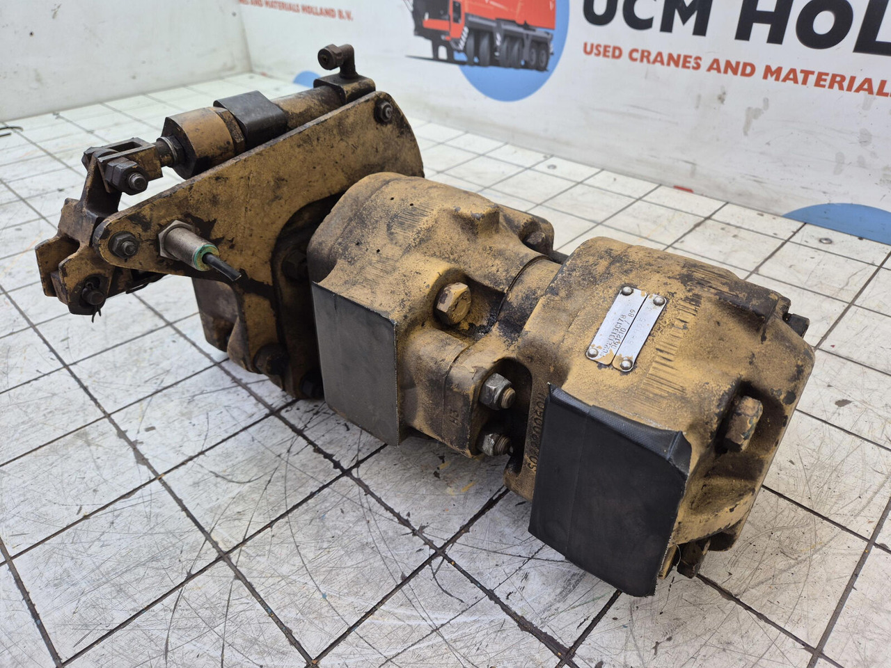Grove 880 ATT PTO and Gear pump - مضخة هيدروليكية - موبايل كرين: صور 3 Grove 880 ATT PTO and Gear pump - مضخة هيدروليكية - موبايل كرين: صور 3