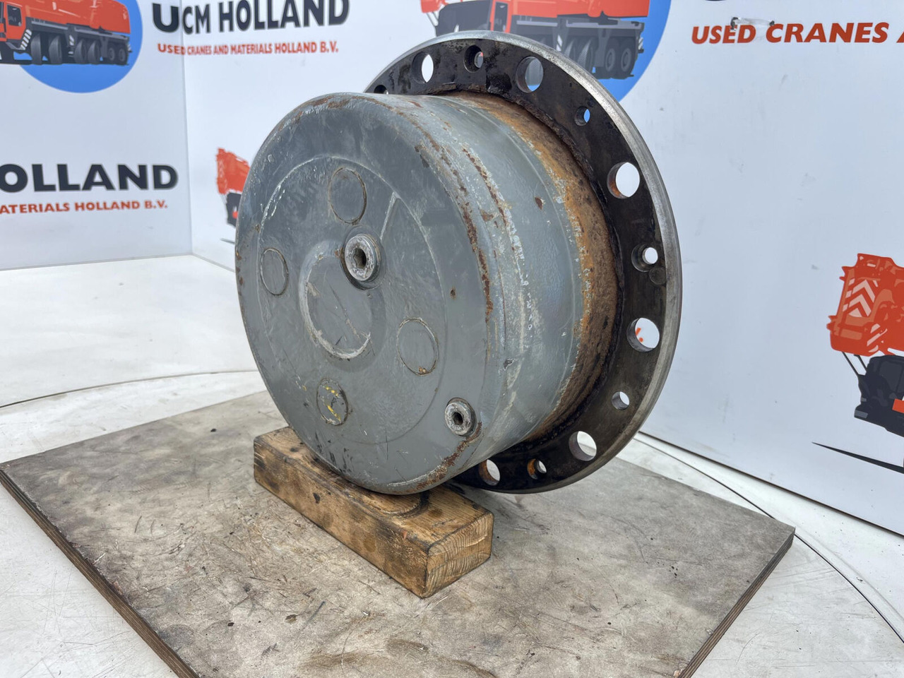 Grove AT 633 planetary gear 22-25-74-38-4pl-H137-46 - محرك السفر - موبايل كرين: صور 2 Grove AT 633 planetary gear 22-25-74-38-4pl-H137-46 - محرك السفر - موبايل كرين: صور 2