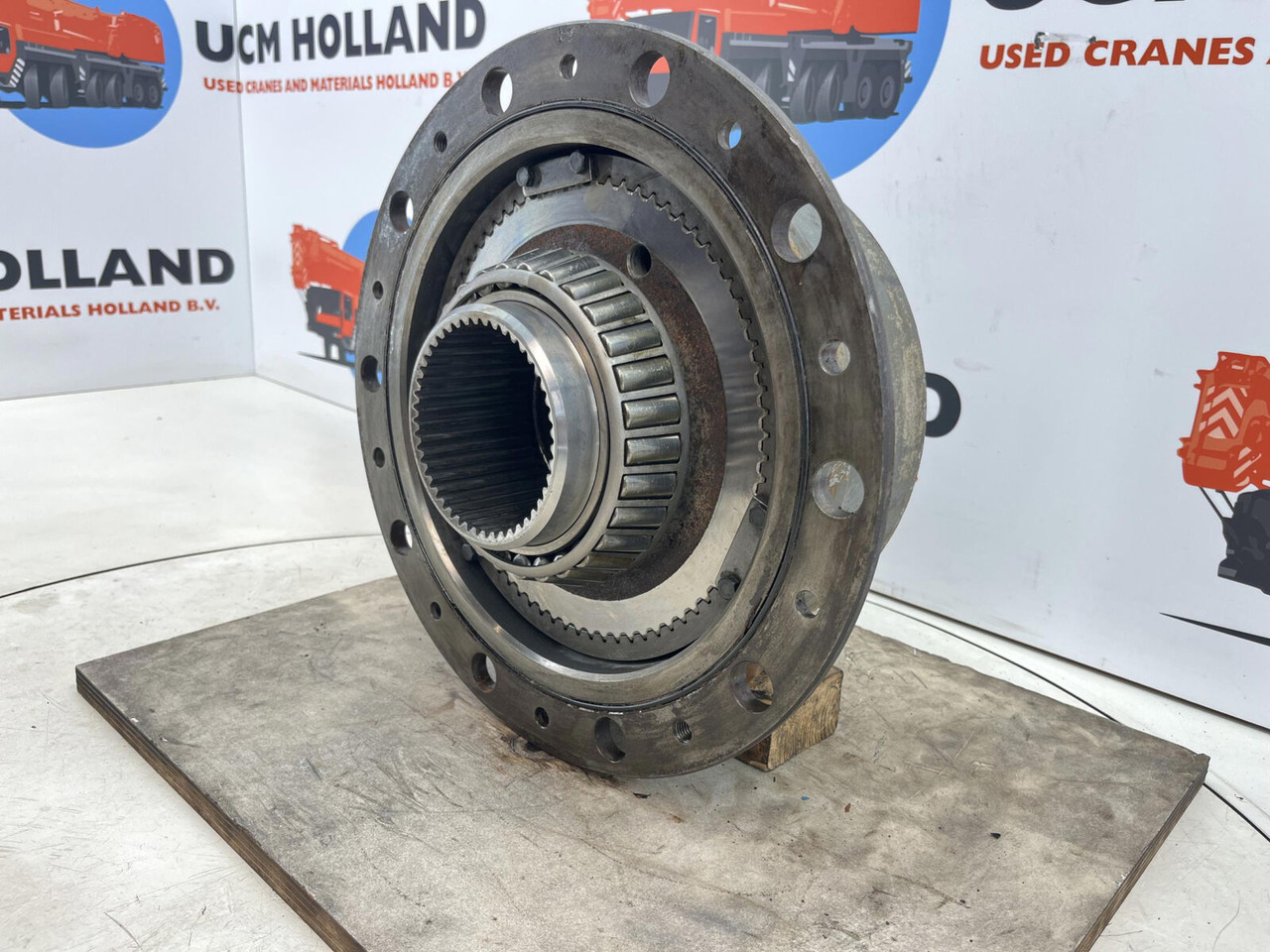 Grove AT 633 planetary gear 22-25-74-38-4pl-H137-46 - محرك السفر - موبايل كرين: صور 3 Grove AT 633 planetary gear 22-25-74-38-4pl-H137-46 - محرك السفر - موبايل كرين: صور 3