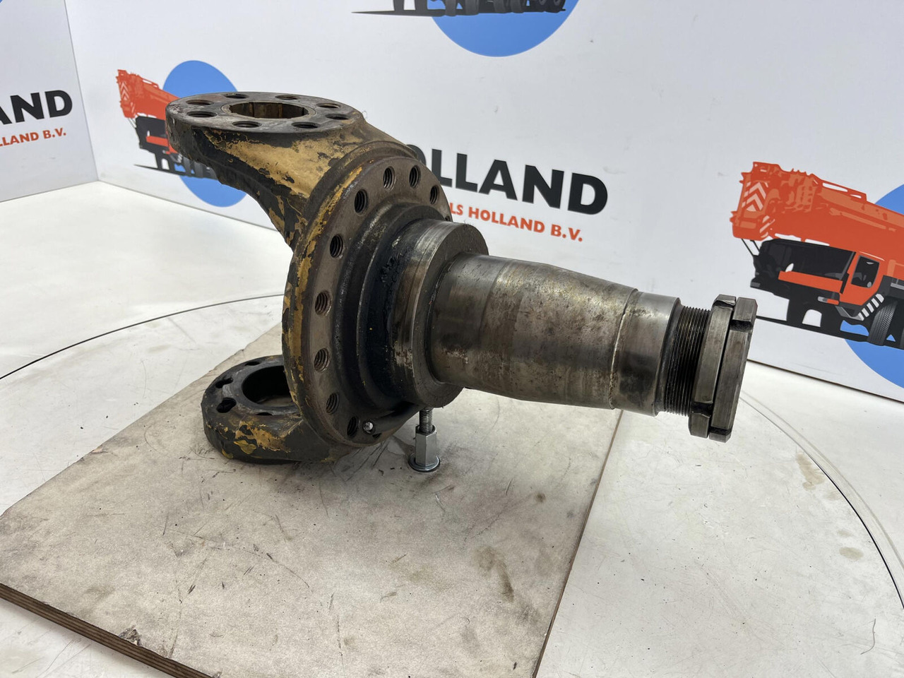 Grove AT 880 Steering knuckle 16 holes axle 2 - مفصل التوجيه - موبايل كرين: صور 3 Grove AT 880 Steering knuckle 16 holes axle 2 - مفصل التوجيه - موبايل كرين: صور 3