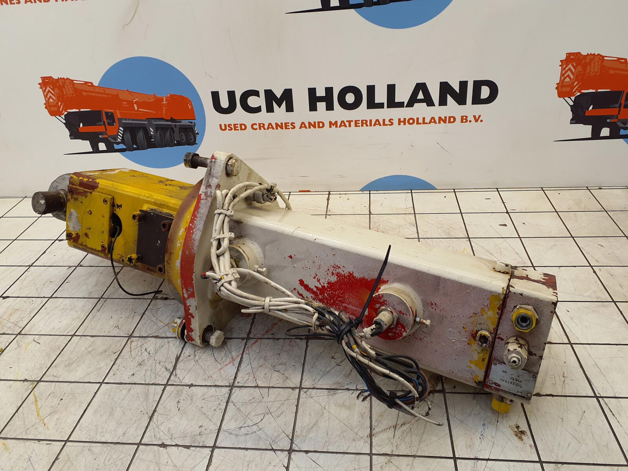 Grove GMK 3050 counterweight cylinder - الاسطوانة الهيدروليكية - موبايل كرين: صور 3 Grove GMK 3050 counterweight cylinder - الاسطوانة الهيدروليكية - موبايل كرين: صور 3