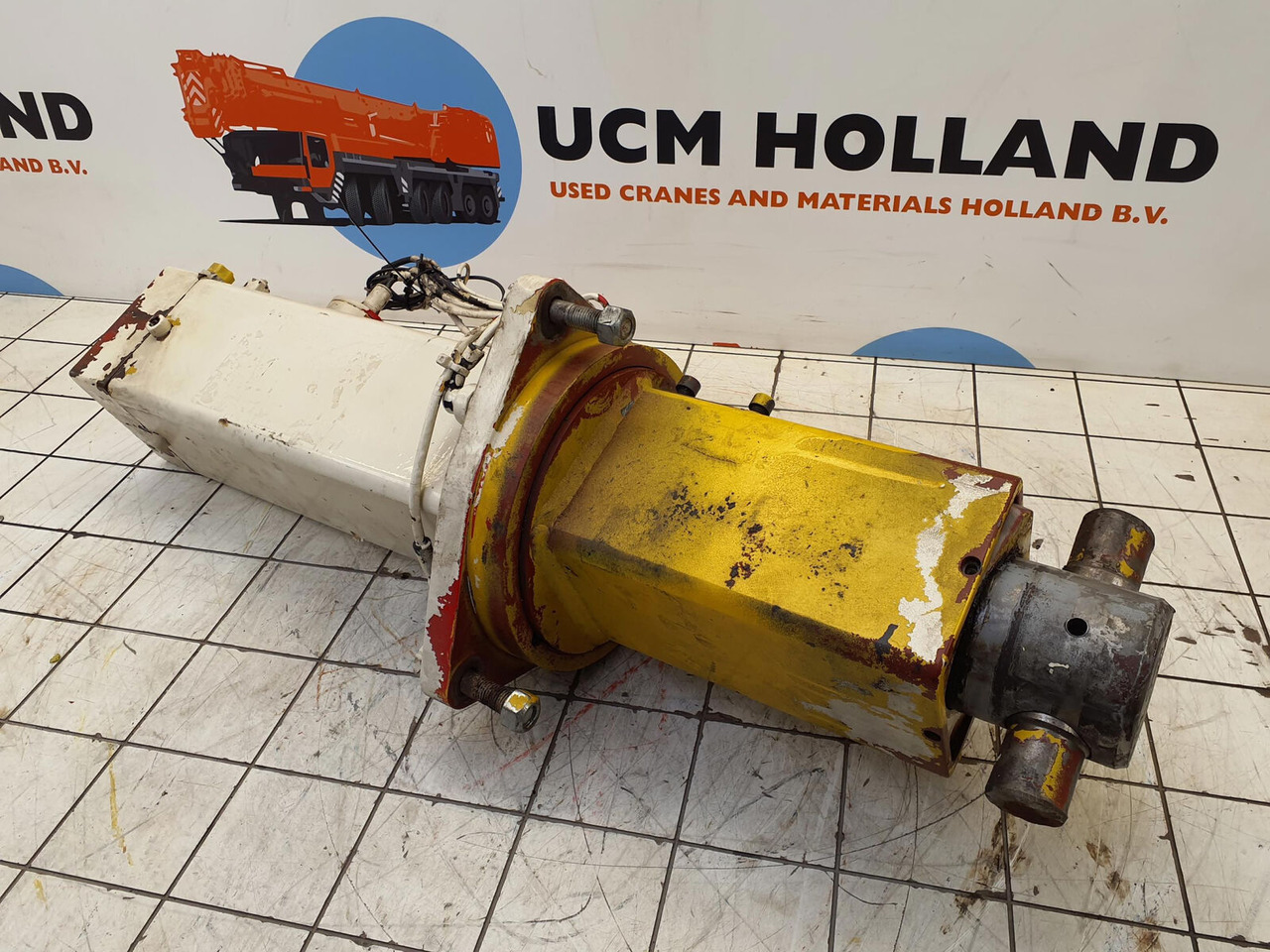 Grove GMK 3050 counterweight cylinder - الاسطوانة الهيدروليكية - موبايل كرين: صور 1 Grove GMK 3050 counterweight cylinder - الاسطوانة الهيدروليكية - موبايل كرين: صور 1