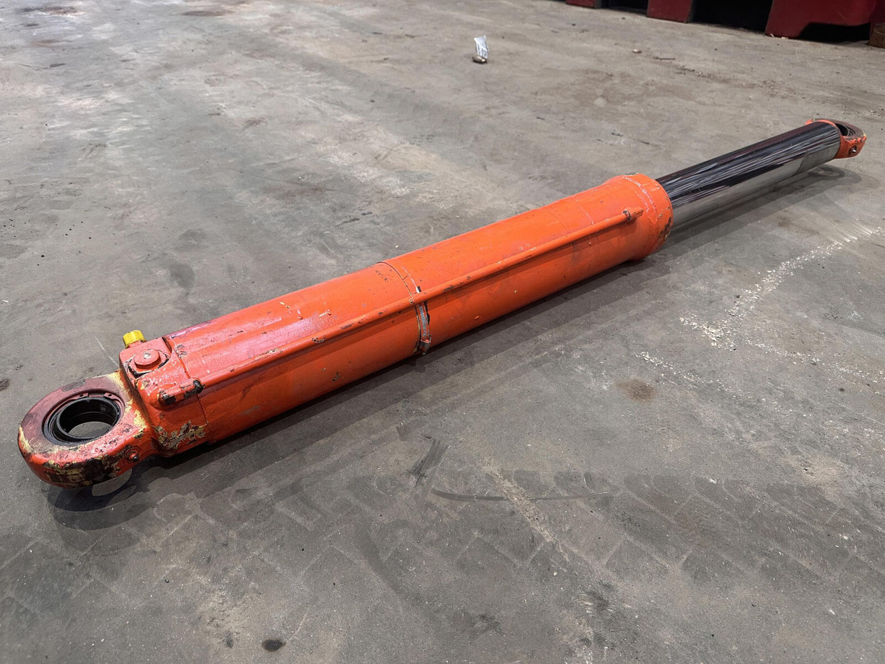 Grove GMK 3050 jib derricking cylinder - الاسطوانة الهيدروليكية - موبايل كرين: صور 2 Grove GMK 3050 jib derricking cylinder - الاسطوانة الهيدروليكية - موبايل كرين: صور 2