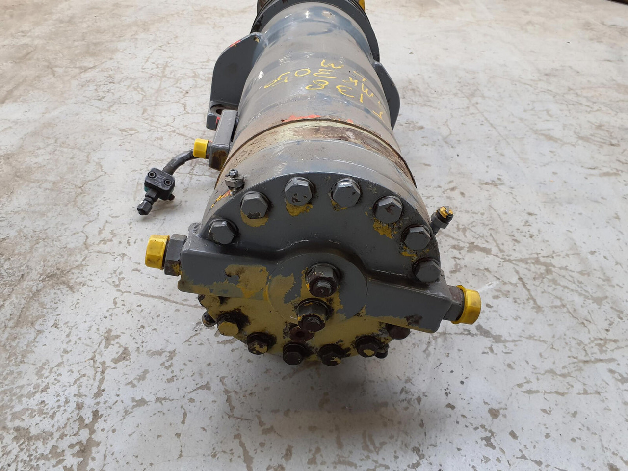 Grove GMK 3050 suspension cylinder - الاسطوانة الهيدروليكية - الرافعة: صور 5 Grove GMK 3050 suspension cylinder - الاسطوانة الهيدروليكية - الرافعة: صور 5