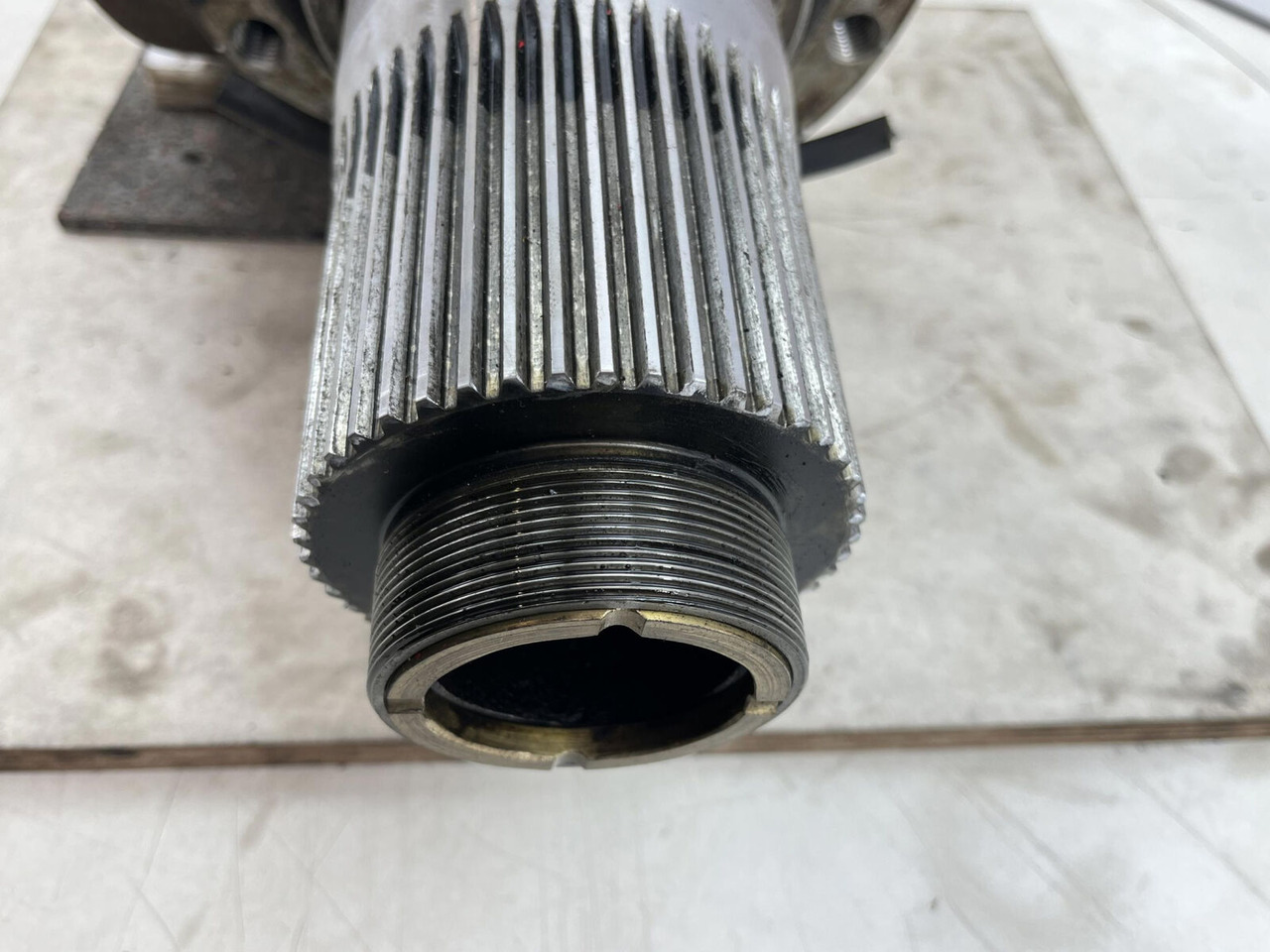 مفصل التوجيه - الرافعة Grove GMK 3055 Steering knuckle 16 holes axle 3 right: صور 8