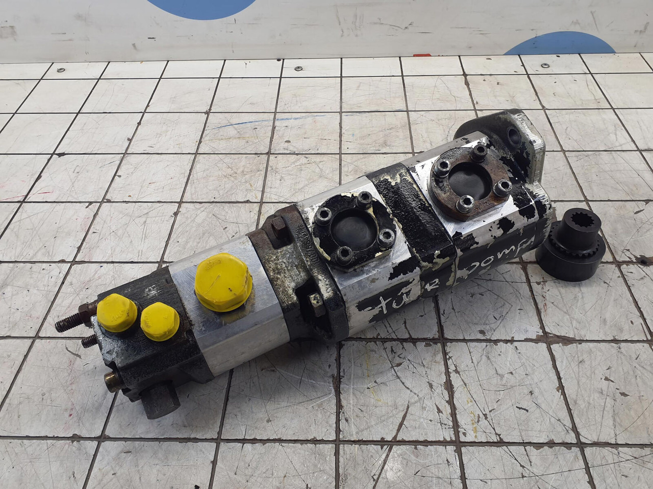 Grove GMK 3055 steering pump - مضخة هيدروليكية - موبايل كرين: صور 3 Grove GMK 3055 steering pump - مضخة هيدروليكية - موبايل كرين: صور 3