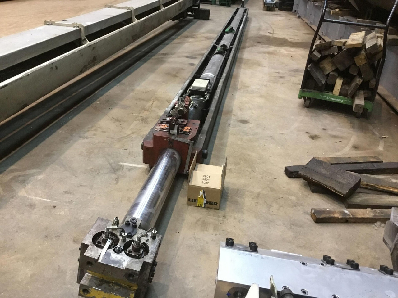 Grove GMK 4075 Telescopic boom cylinder - الاسطوانة الهيدروليكية - موبايل كرين: صور 2 Grove GMK 4075 Telescopic boom cylinder - الاسطوانة الهيدروليكية - موبايل كرين: صور 2