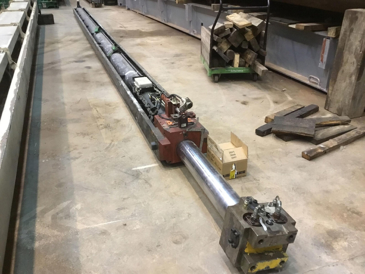 Grove GMK 4075 Telescopic boom cylinder - الاسطوانة الهيدروليكية - موبايل كرين: صور 1 Grove GMK 4075 Telescopic boom cylinder - الاسطوانة الهيدروليكية - موبايل كرين: صور 1