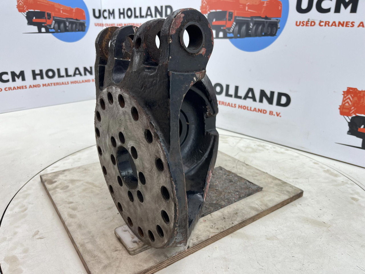 Grove GMK Steering knuckle 16 holes - مفصل التوجيه - موبايل كرين: صور 4 Grove GMK Steering knuckle 16 holes - مفصل التوجيه - موبايل كرين: صور 4