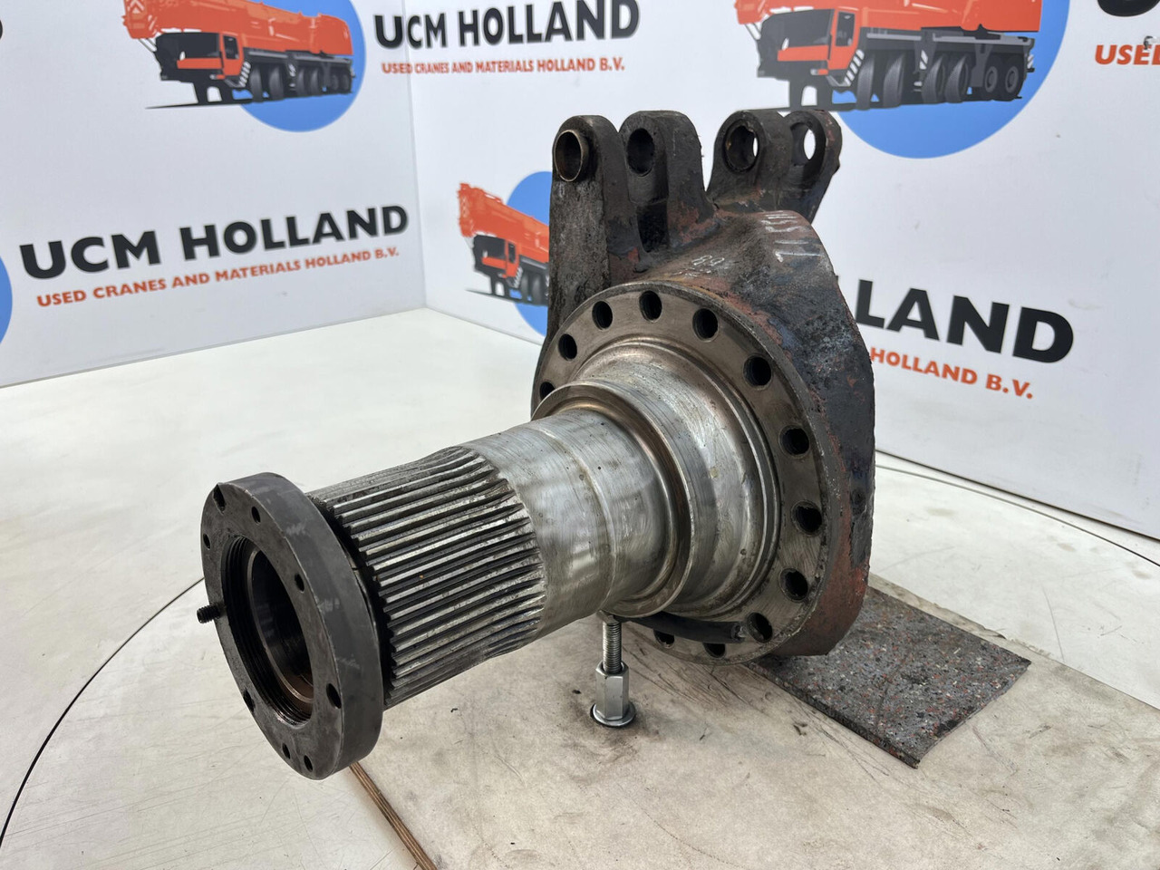 Grove GMK Steering knuckle 16 holes - مفصل التوجيه - موبايل كرين: صور 1 Grove GMK Steering knuckle 16 holes - مفصل التوجيه - موبايل كرين: صور 1