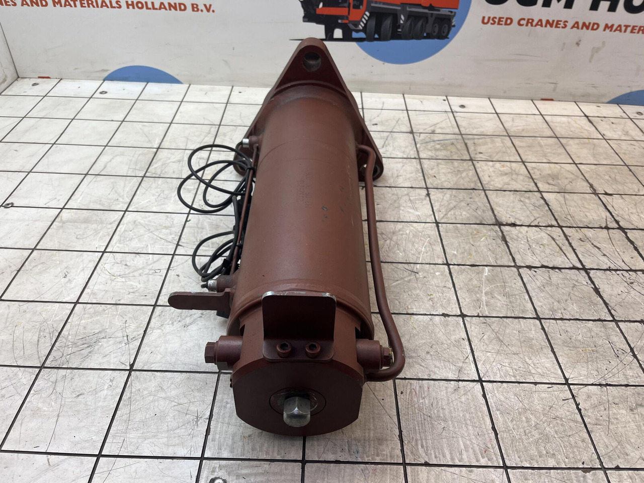 Grove GMK counterweight cylinder - الاسطوانة الهيدروليكية - موبايل كرين: صور 2 Grove GMK counterweight cylinder - الاسطوانة الهيدروليكية - موبايل كرين: صور 2