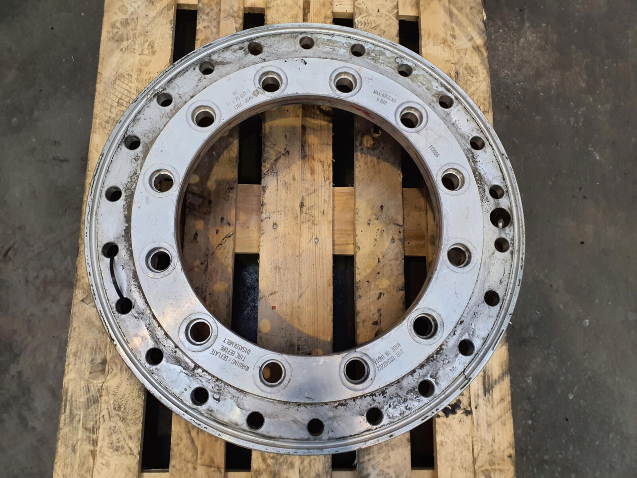 Grove Rear ring 445/95R25 12 8.8 2p Alu - الجنوط - الرافعة: صور 3 Grove Rear ring 445/95R25 12 8.8 2p Alu - الجنوط - الرافعة: صور 3