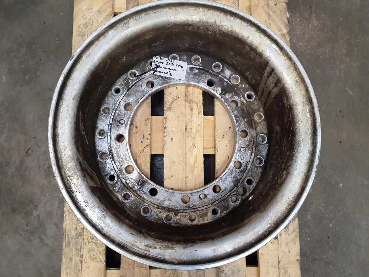 Grove Rear ring 445/95R25 12 8.8 2p Alu - الجنوط - الرافعة: صور 2 Grove Rear ring 445/95R25 12 8.8 2p Alu - الجنوط - الرافعة: صور 2