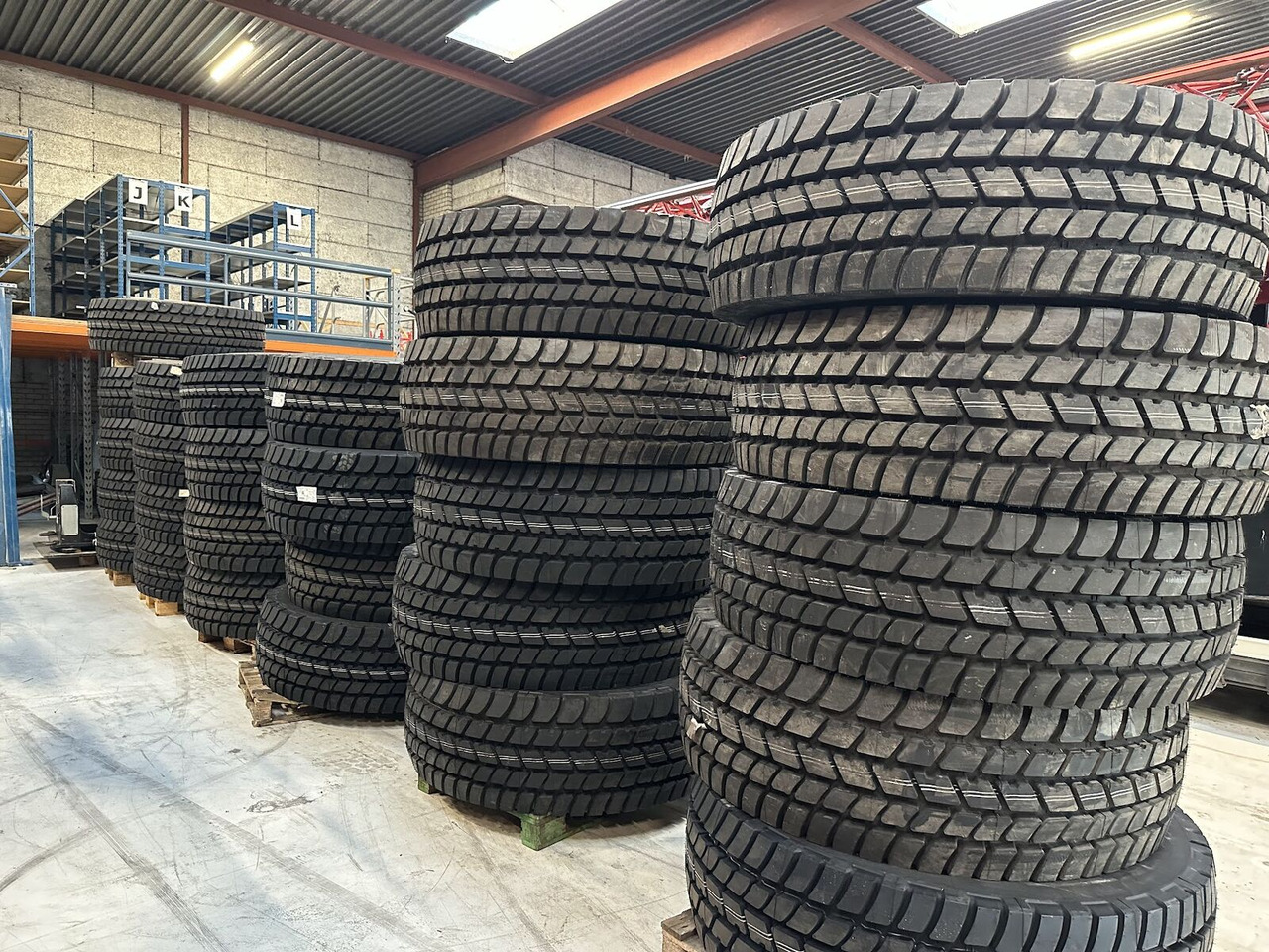 Liebherr Crane Tires/Rims for sale - الإطارات - موبايل كرين: صور 4 Liebherr Crane Tires/Rims for sale - الإطارات - موبايل كرين: صور 4