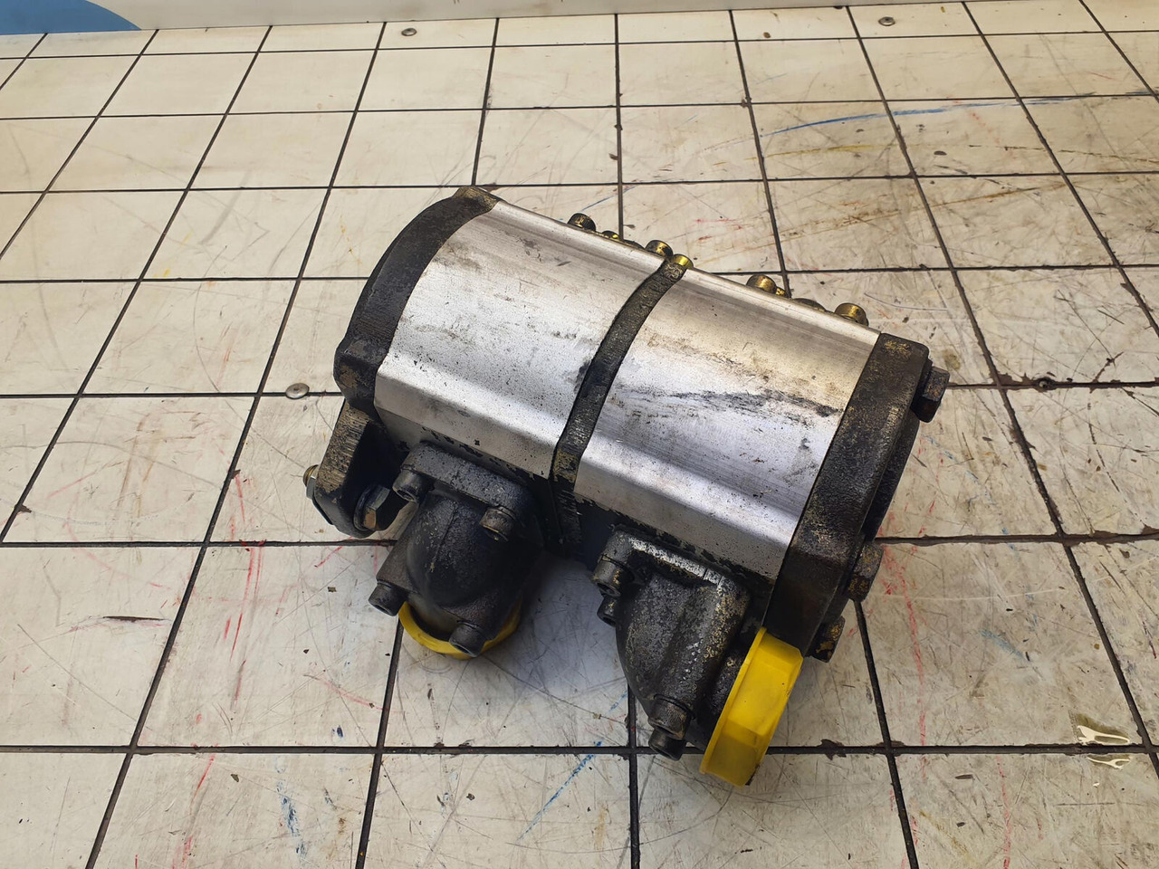 Liebherr LTM 1045-3.1 dual gear pump - مضخة هيدروليكية - موبايل كرين: صور 3 Liebherr LTM 1045-3.1 dual gear pump - مضخة هيدروليكية - موبايل كرين: صور 3