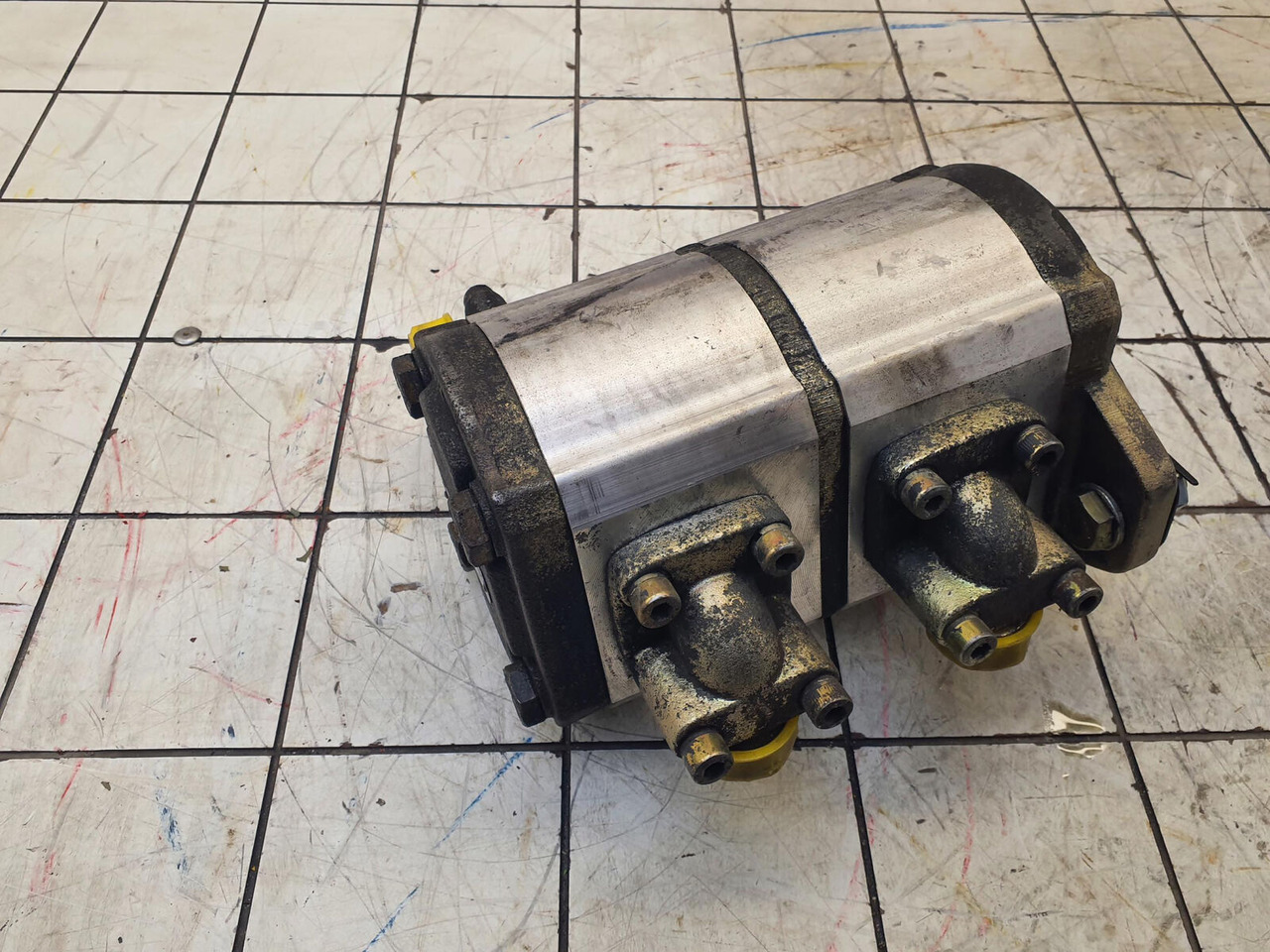 Liebherr LTM 1045-3.1 dual gear pump - مضخة هيدروليكية - موبايل كرين: صور 1 Liebherr LTM 1045-3.1 dual gear pump - مضخة هيدروليكية - موبايل كرين: صور 1