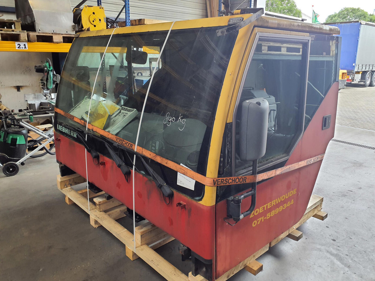 Liebherr LTM 1060-2 drivers cabin - الكبائن - الرافعة: صور 1 Liebherr LTM 1060-2 drivers cabin - الكبائن - الرافعة: صور 1