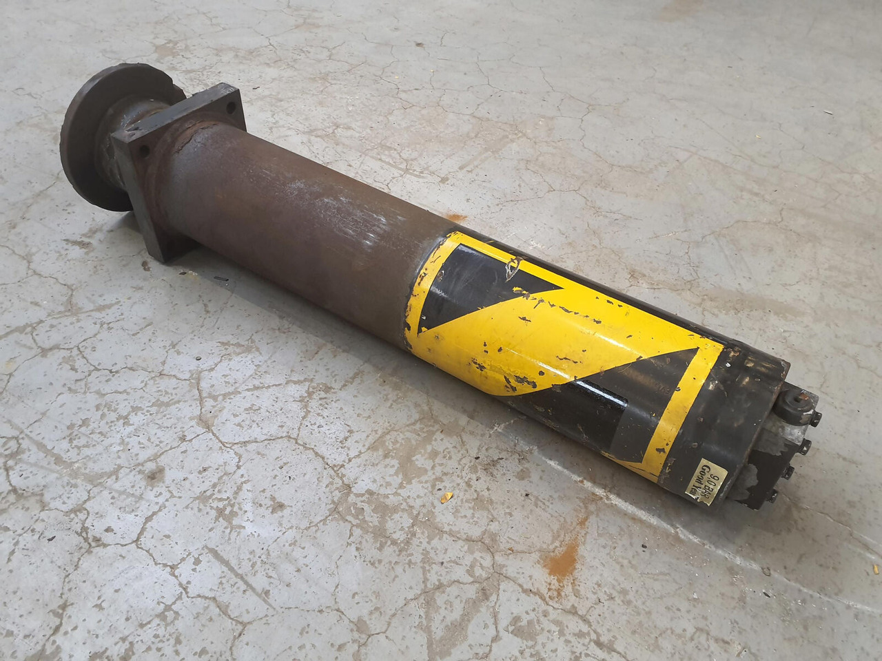 Spierings SK 598 Outrigger cylinder - الاسطوانة الهيدروليكية - الرافعة: صور 3 Spierings SK 598 Outrigger cylinder - الاسطوانة الهيدروليكية - الرافعة: صور 3