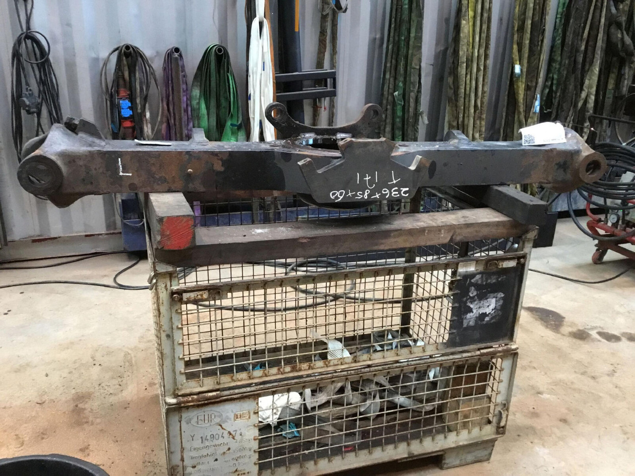 Terex AC 205 axle housing axle 4 - المحور و قطع الغيار - موبايل كرين: صور 1 Terex AC 205 axle housing axle 4 - المحور و قطع الغيار - موبايل كرين: صور 1