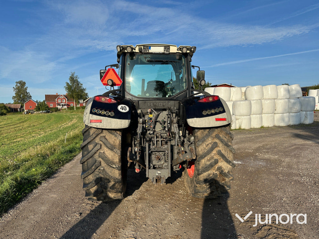 Fendt 724 vario med frontlyft & pto - جرار: صور 5 Fendt 724 vario med frontlyft & pto - جرار: صور 5