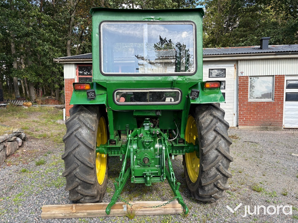 John Deere 2130 - جرار: صور 4 John Deere 2130 - جرار: صور 4