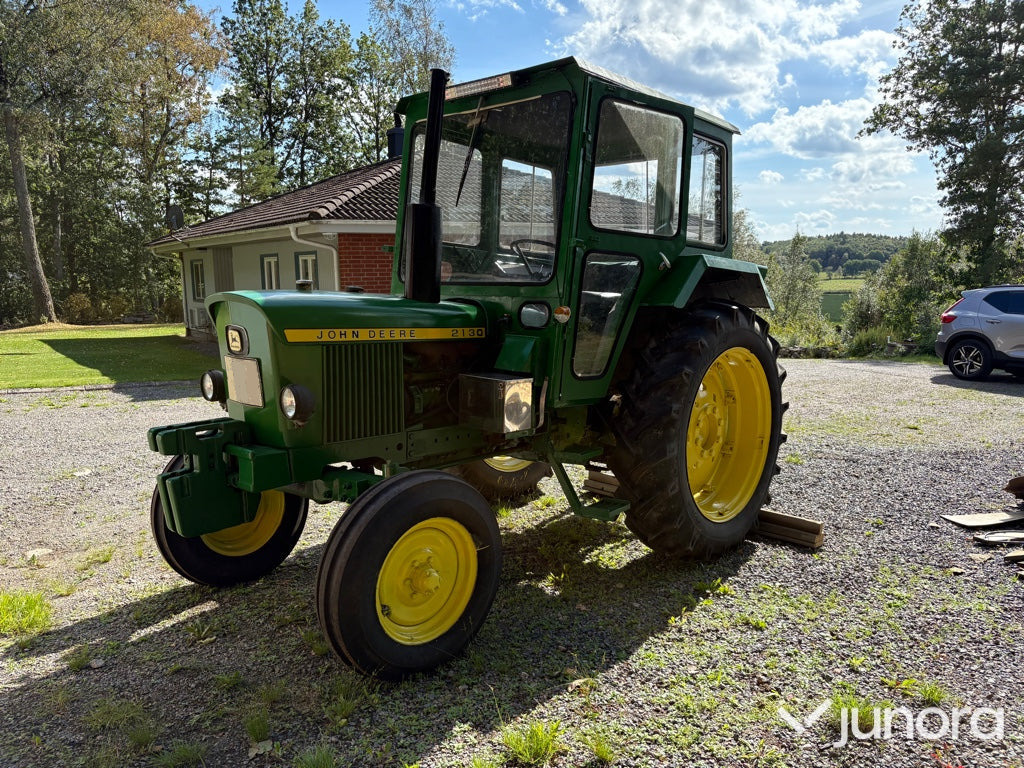 John Deere 2130 - جرار: صور 1 John Deere 2130 - جرار: صور 1