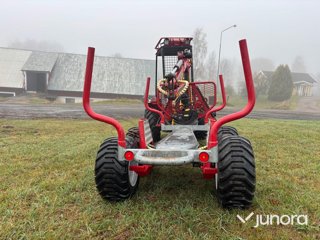 Miniskotare - Kranman, Bison 6000 6WD - شاحنات نقل الأخشاب في الغابات: صور 4 Miniskotare - Kranman, Bison 6000 6WD - شاحنات نقل الأخشاب في الغابات: صور 4