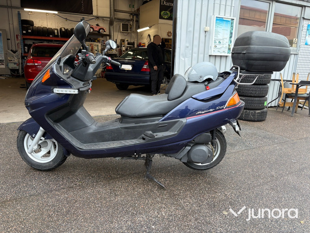 Motorcykel Yamaha YP250D SG 02 - دراجة بخارية: صور 5 Motorcykel Yamaha YP250D SG 02 - دراجة بخارية: صور 5