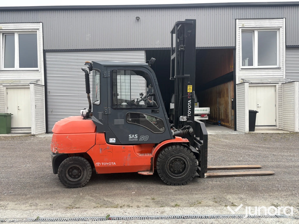 Motviktstruck - Toyota Tonero 42-7FDA50 - رافعة شوكية ديزل: صور 4 Motviktstruck - Toyota Tonero 42-7FDA50 - رافعة شوكية ديزل: صور 4