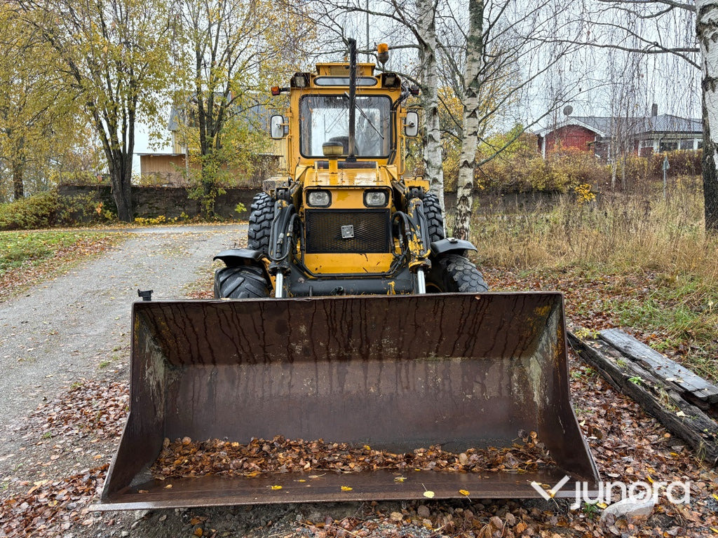 Traktorgrävare - Volvo BM, 616 B - حفار متعدد الاستخدام: صور 3 Traktorgrävare - Volvo BM, 616 B - حفار متعدد الاستخدام: صور 3