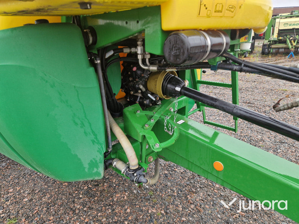 Växtskyddsspruta - John Deere M740i - آلة الرش المقطورة: صور 5 Växtskyddsspruta - John Deere M740i - آلة الرش المقطورة: صور 5