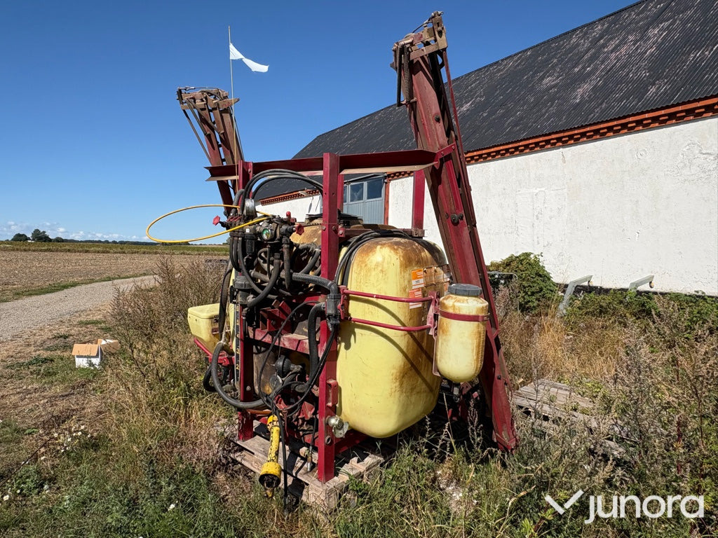 Växtspruta - Hardi, 1000L, 12M - آلة الرش المعلقة: صور 1 Växtspruta - Hardi, 1000L, 12M - آلة الرش المعلقة: صور 1