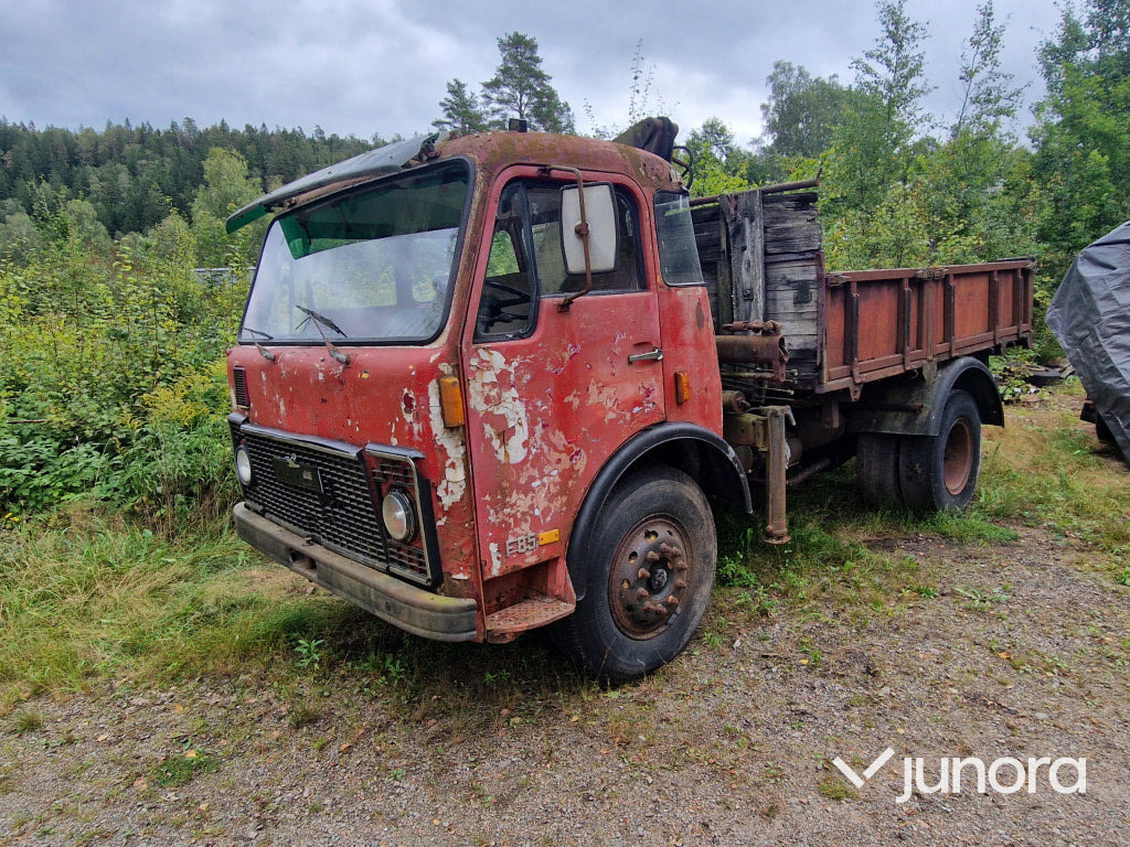 Veteranlastbil Volvo F85-34 - شاحنات مسطحة, شاحنة كرين: صور 1 Veteranlastbil Volvo F85-34 - شاحنات مسطحة, شاحنة كرين: صور 1