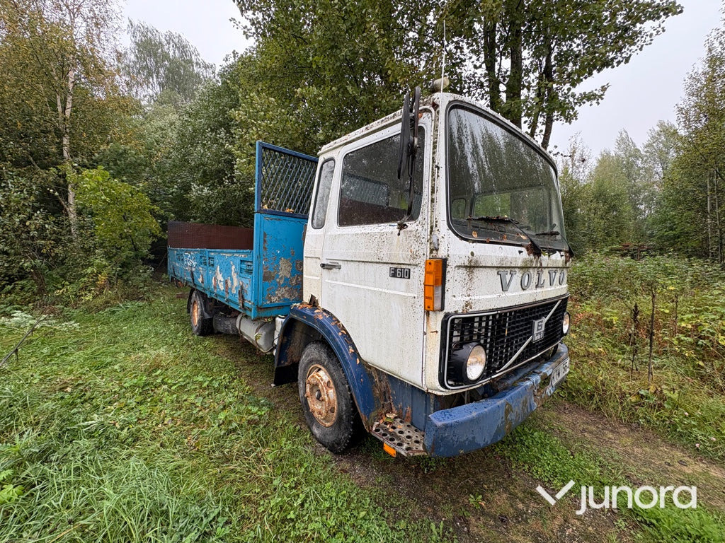 Volvo 609 4x2 med bakgavellyft - شاحنات مسطحة: صور 4 Volvo 609 4x2 med bakgavellyft - شاحنات مسطحة: صور 4