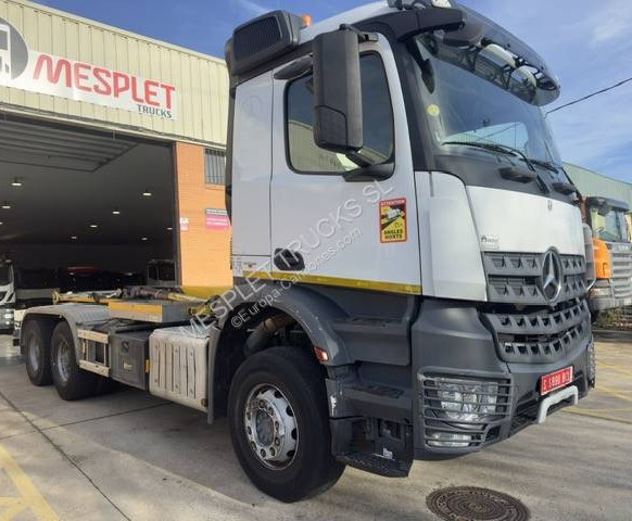 Mercedes Arocs 2645 K - شاحنة ذات الخطاف: صور 2 Mercedes Arocs 2645 K - شاحنة ذات الخطاف: صور 2