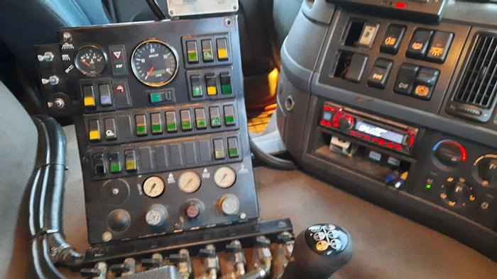 سياره كنس شوارع VOLVO M9 4x2R + Johnston Beam VX800 Road Cleaner: صور 9