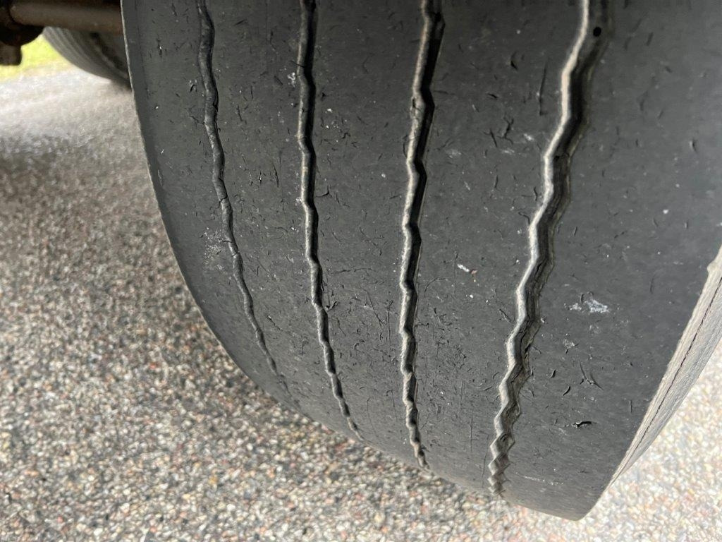 بصندوق مغلق نصف مقطورة Fruehauf 13,6 mtr box - lodretstående lift: صور 12 بصندوق مغلق نصف مقطورة Fruehauf 13,6 mtr box - lodretstående lift: صور 12