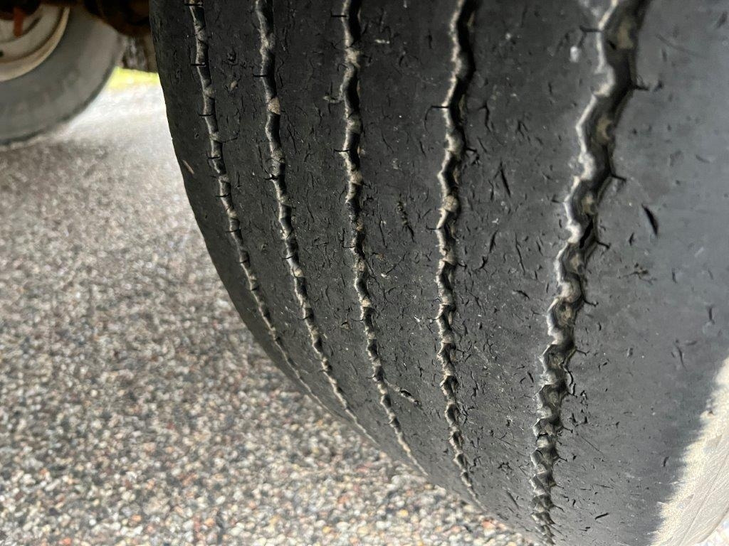 بصندوق مغلق نصف مقطورة Fruehauf 13,6 mtr box - lodretstående lift: صور 15 بصندوق مغلق نصف مقطورة Fruehauf 13,6 mtr box - lodretstående lift: صور 15