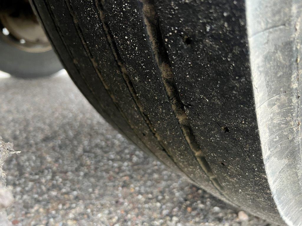 بصندوق مغلق نصف مقطورة Fruehauf 13,6 mtr box - lodretstående lift: صور 13 بصندوق مغلق نصف مقطورة Fruehauf 13,6 mtr box - lodretstående lift: صور 13