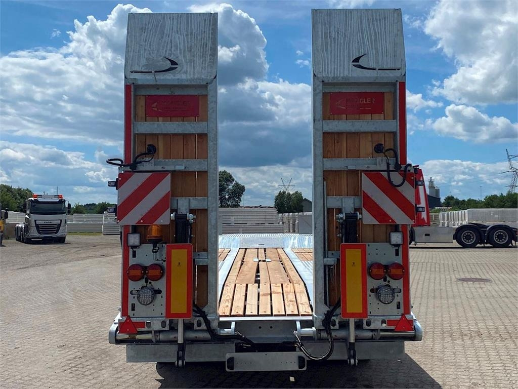 Hangler DTS 300 3 akslet med ramper - عربة مسطحة منخفضة مقطورة: صور 5 Hangler DTS 300 3 akslet med ramper - عربة مسطحة منخفضة مقطورة: صور 5