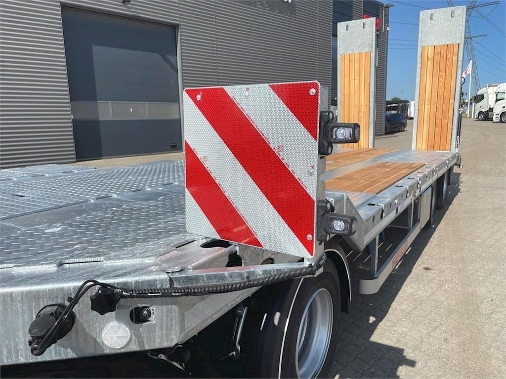 Hangler VTS-H 400 4 akslet - 2 delt ramper - عربة مسطحة منخفضة مقطورة: صور 4 Hangler VTS-H 400 4 akslet - 2 delt ramper - عربة مسطحة منخفضة مقطورة: صور 4