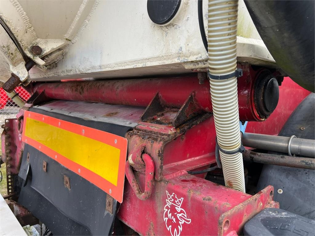 نصف مقطورة صهريج Interconsult 64m3 STRT1-64CA med tip: صور 12 نصف مقطورة صهريج Interconsult 64m3 STRT1-64CA med tip: صور 12