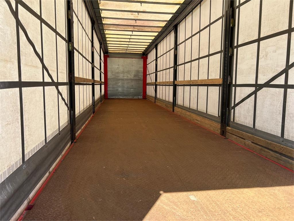 Kel-Berg D100V 13,6 mtr gardin - lodretstående lift - الخيمة نصف مقطورة: صور 5 Kel-Berg D100V 13,6 mtr gardin - lodretstående lift - الخيمة نصف مقطورة: صور 5