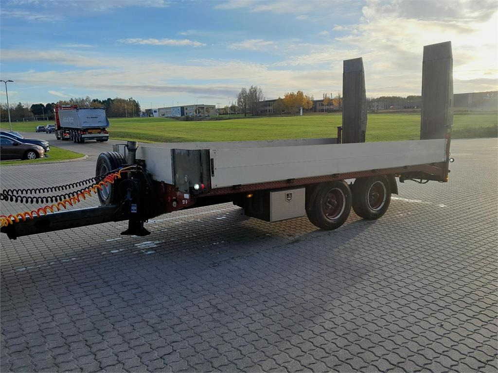 MTDK KC200 11,8 ton 5,2 mtr lad + ramper - عربة مسطحة منخفضة مقطورة: صور 1 MTDK KC200 11,8 ton 5,2 mtr lad + ramper - عربة مسطحة منخفضة مقطورة: صور 1