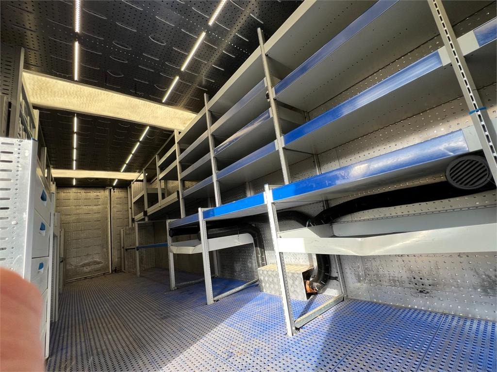 Mercedes-Benz Antos 1824 LnR - بصندوق مغلق شاحنة: صور 5 Mercedes-Benz Antos 1824 LnR - بصندوق مغلق شاحنة: صور 5